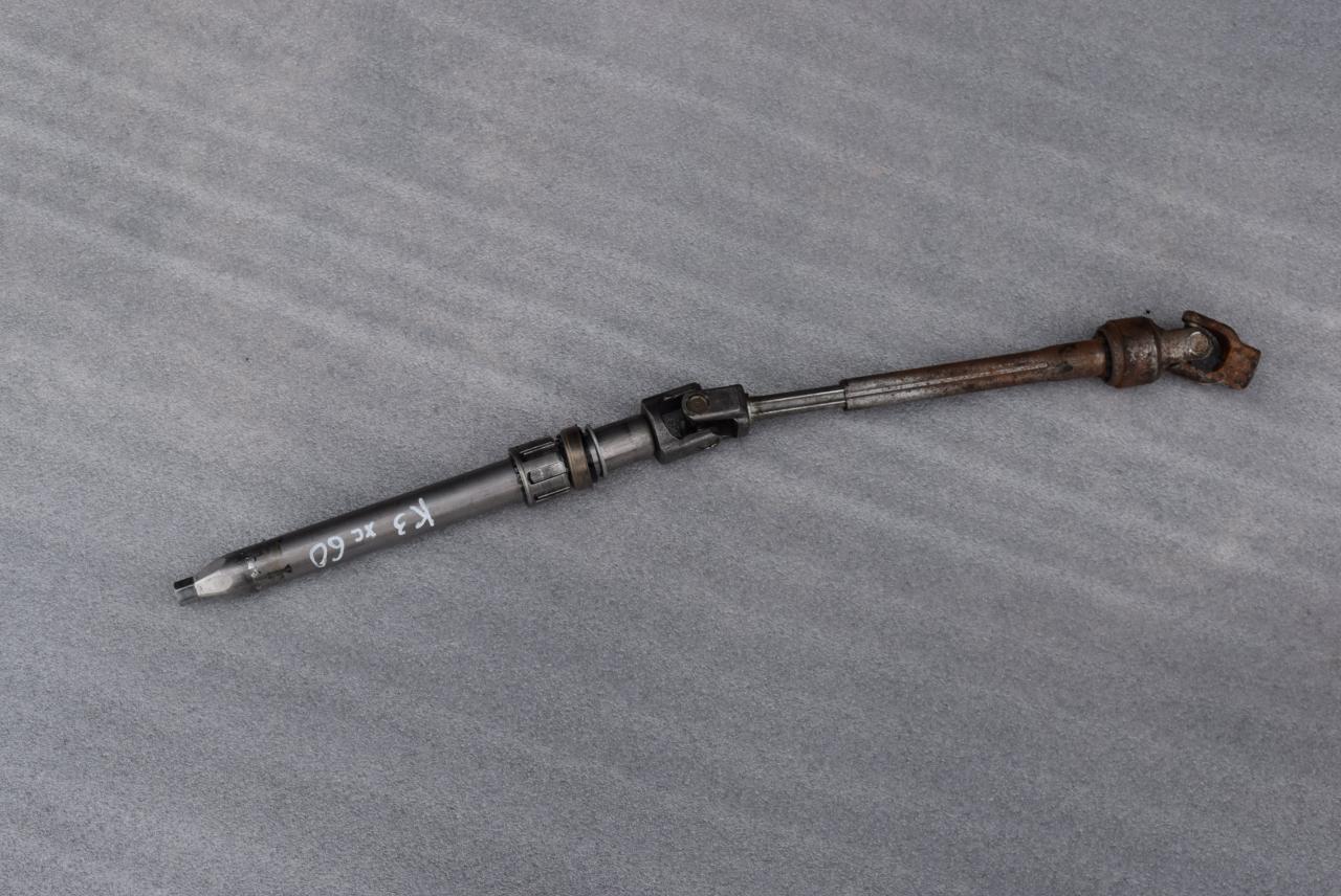 рулевой карданчик Volvo XC60 1 поколение 2012, 2.4 л., D5, D 5244 T10, дизель, АКПП, полный привод - фото №1