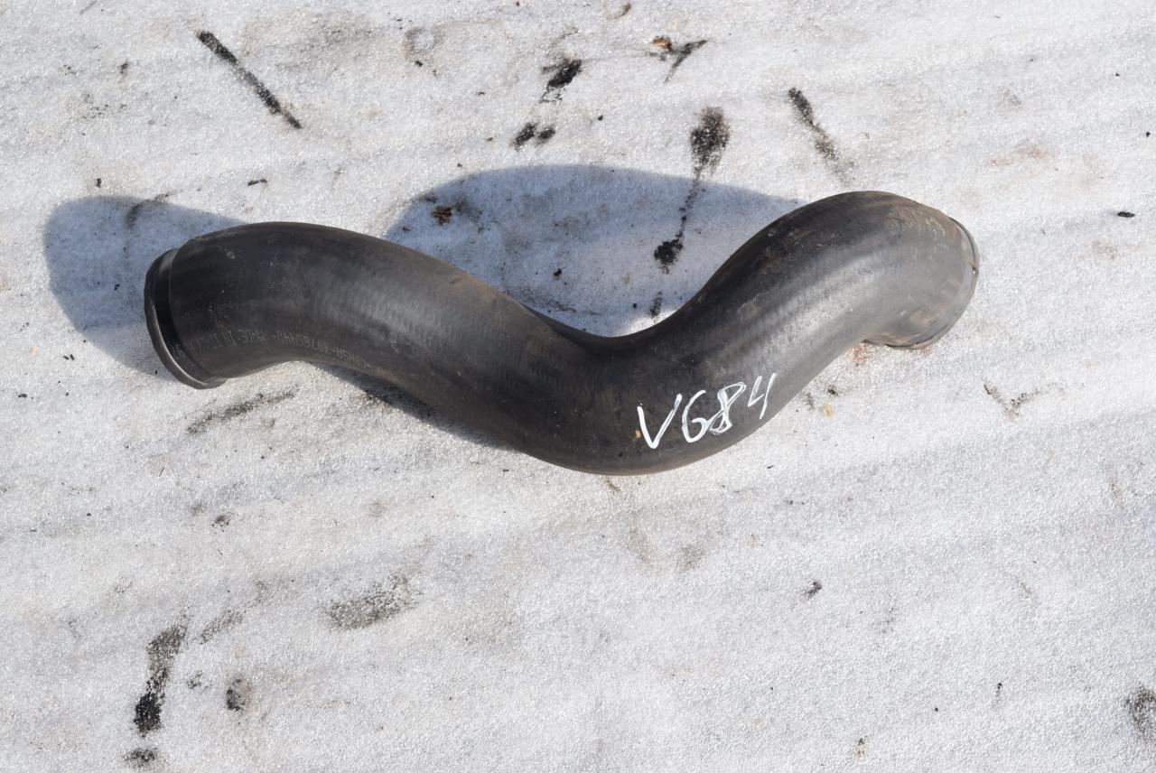 патрубок интеркулера Volvo XC90 1 поколение 2006, 2.4 л., D5, D 5244 T4, дизель, АКПП, внедорожник 5 дв., полный подключаемый привод, 30766440 - фото №1