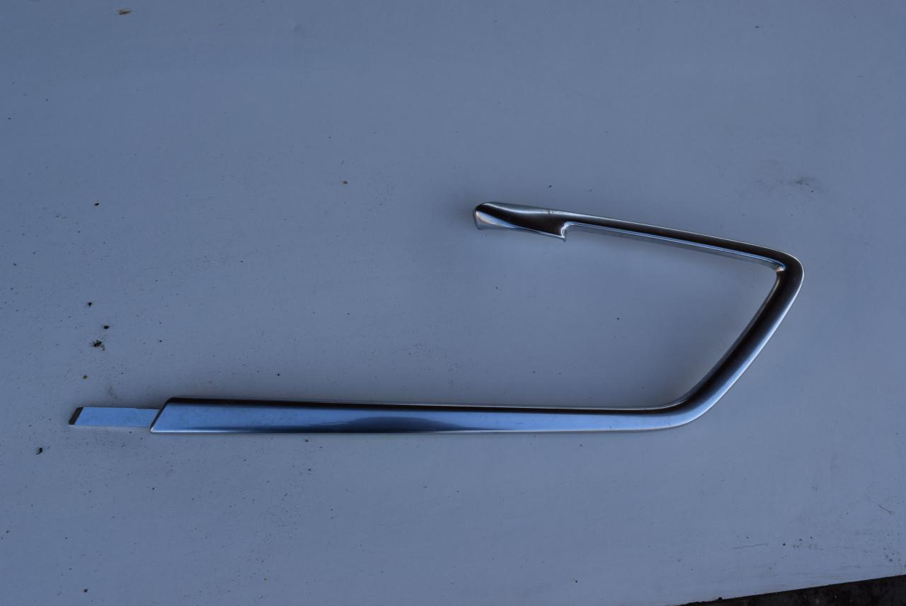 накладка двери (крышки) багажника Volvo S60 2 поколение 2011, 2.0 л., дизель, АКПП, серый, седан, правый руль, 8635848 - фото №1