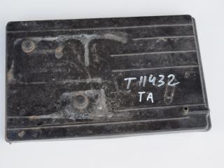 полка аккумулятора Toyota Auris 1 поколение 2008, 1.4 л., 1ND-TV, дизель, МКПП, хетчбэк 5 дв., правый руль, 7443102150