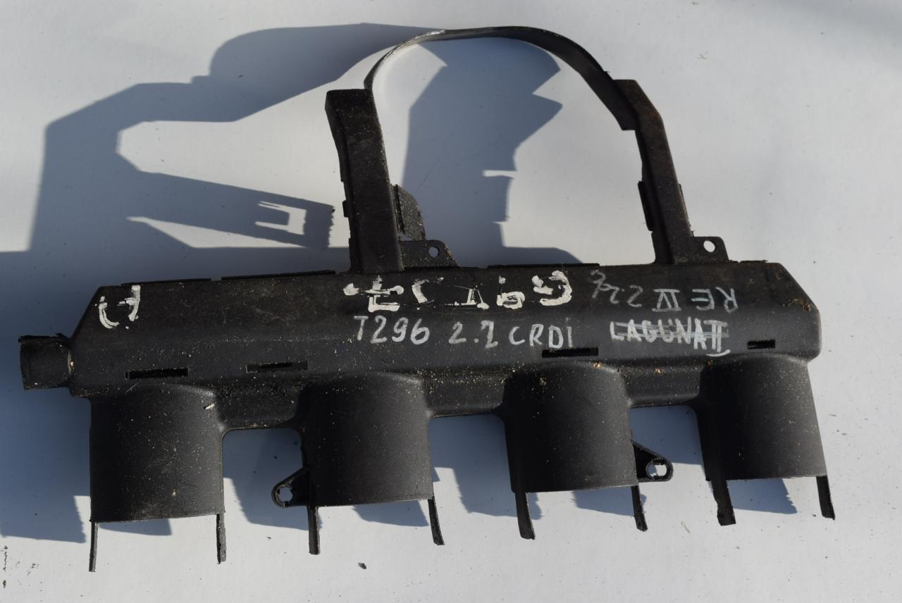 декоративная крышка двигателя Renault Laguna 2 поколение 2003, 2.2 л., дизель, МКПП, хетчбэк 5 дв. - фото №1