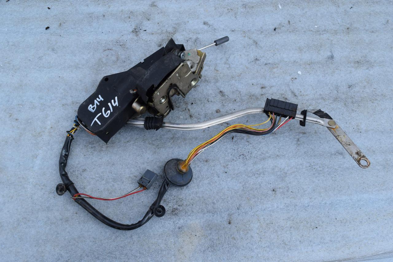 замок двери передней правой Volvo 850 1 поколение 1992, 2.5 л., i, бензин, МКПП, седан, передний привод - фото №1