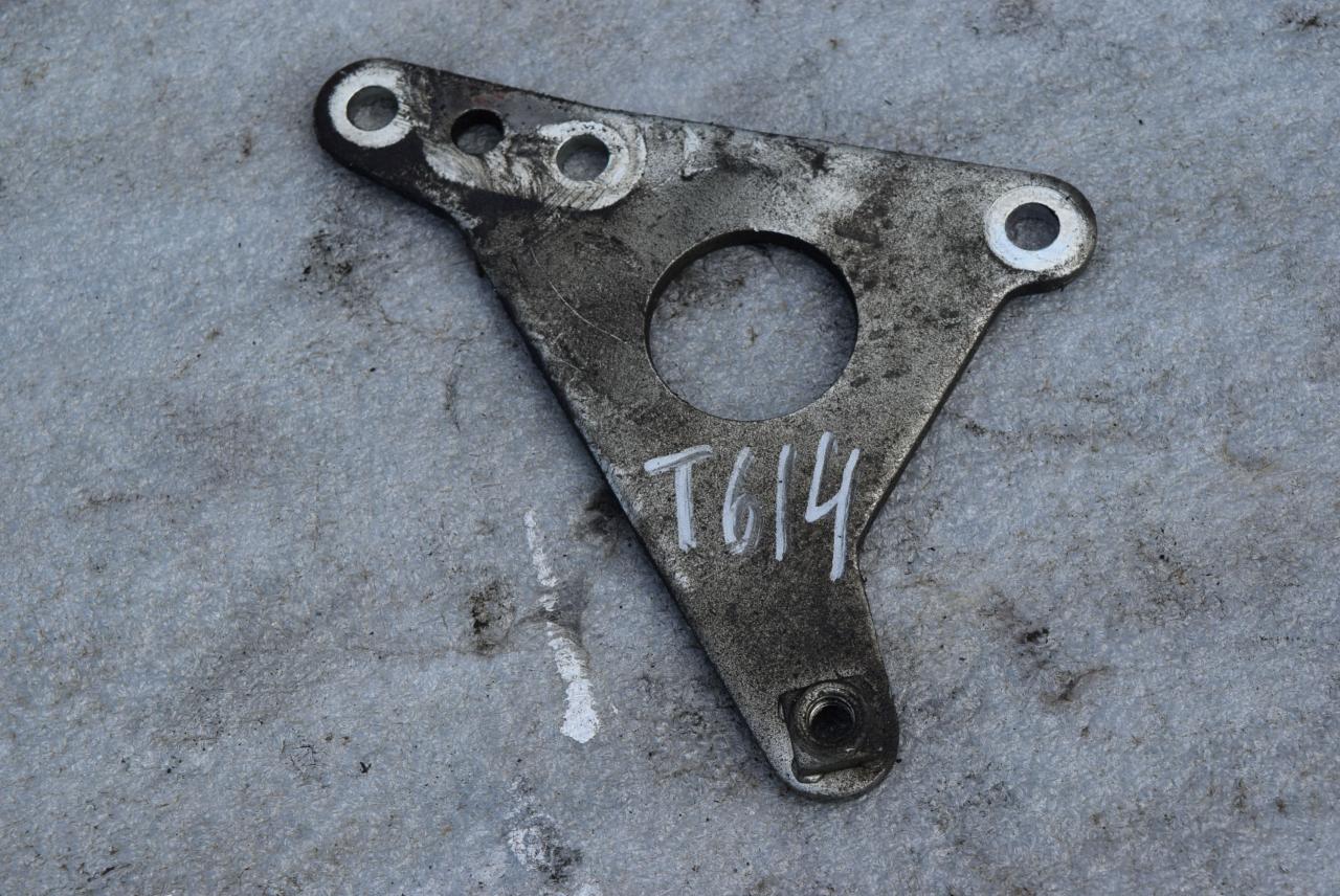 кронштейн двигателя Volvo 850 1 поколение 1992, 2.5 л., i, бензин, МКПП, седан, передний привод - фото №1