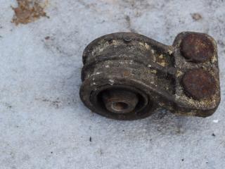 подушка крепления двигателя Volvo 850 1 поколение 1992, 2.5 л., i, бензин, МКПП, седан, передний привод, 6842249