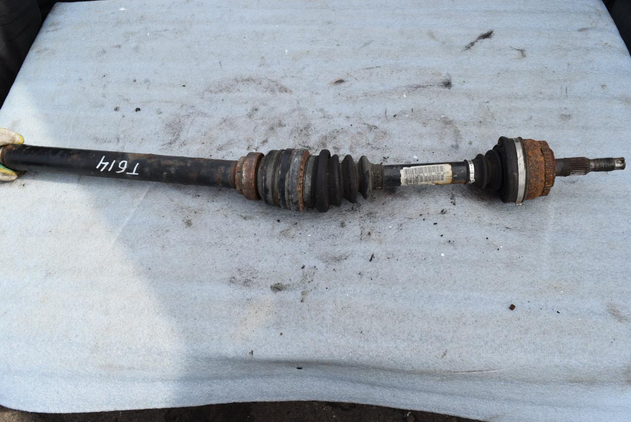 полуось передняя правая (приводной вал, ШРУС) Volvo 850 1 поколение 1992, 2.5 л., i, бензин, МКПП, седан, передний привод, P6843198 - фото №1
