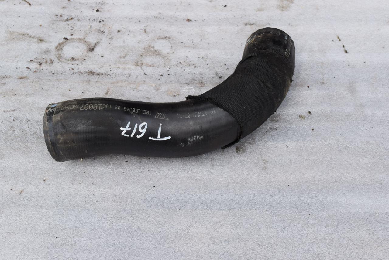 патрубок интеркулера Volvo XC70 3 поколение 2010, 2.4 л., D5, D 5244 T10, дизель, АКПП, универсал, полный привод, 31293511 - фото №1