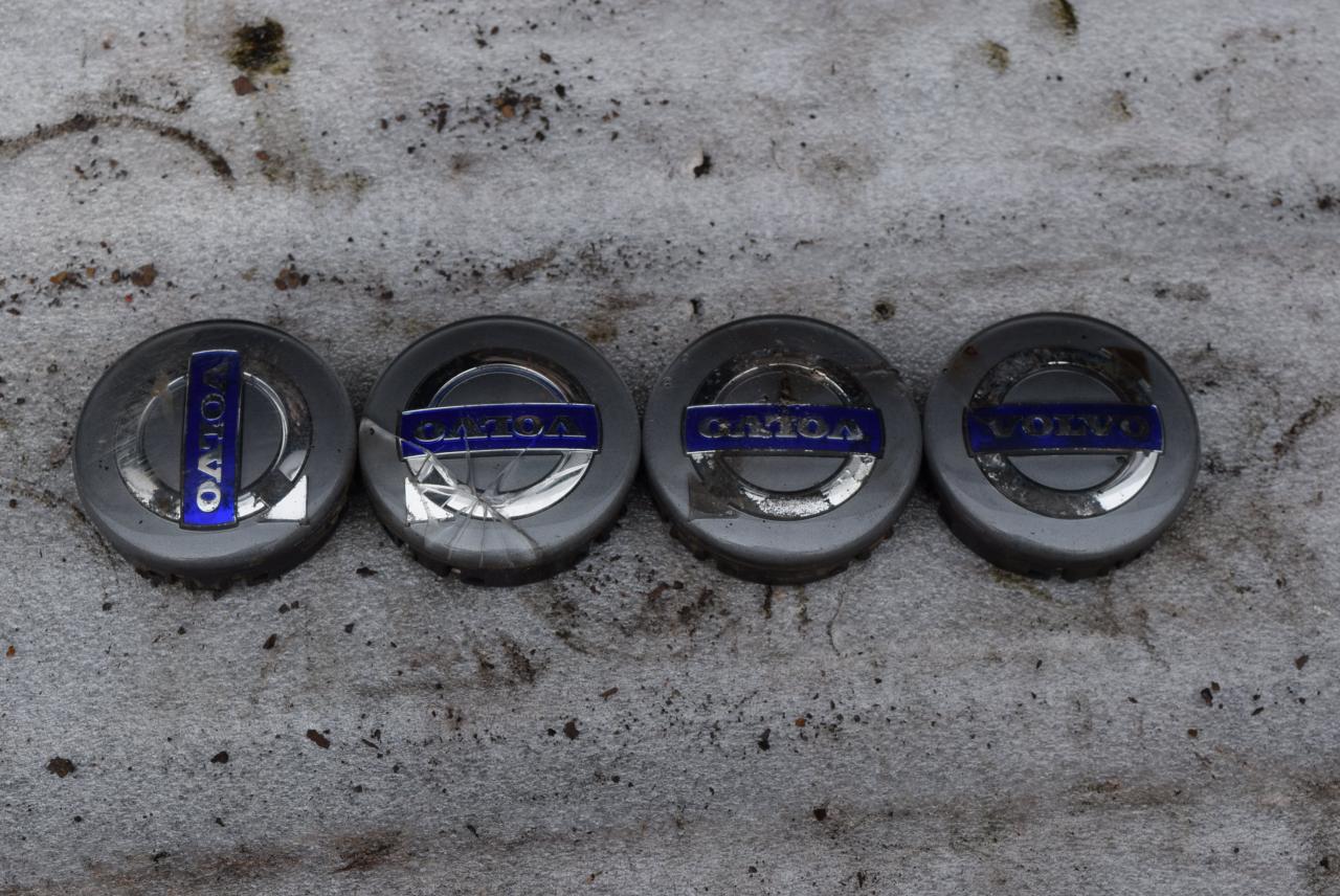 колпачок литого диска Volvo XC70 3 поколение 2010, 2.4 л., D5, D 5244 T10, дизель, АКПП, универсал, полный привод, 30666913 - фото №1