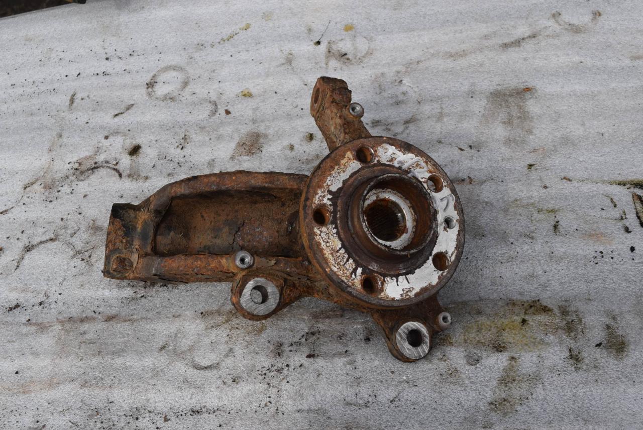 ступица передняя левая Volvo XC70 3 поколение 2010, 2.4 л., D5, D 5244 T10, дизель, АКПП, универсал, полный привод - фото №1