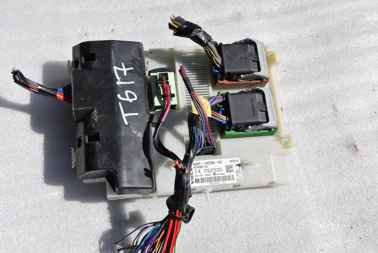 блок комфорта Volvo XC70 3 поколение 2010, 2.4 л., D5, D 5244 T10, дизель, АКПП, универсал, полный привод, 31254837AC, AG9T14C256HC - фото №1