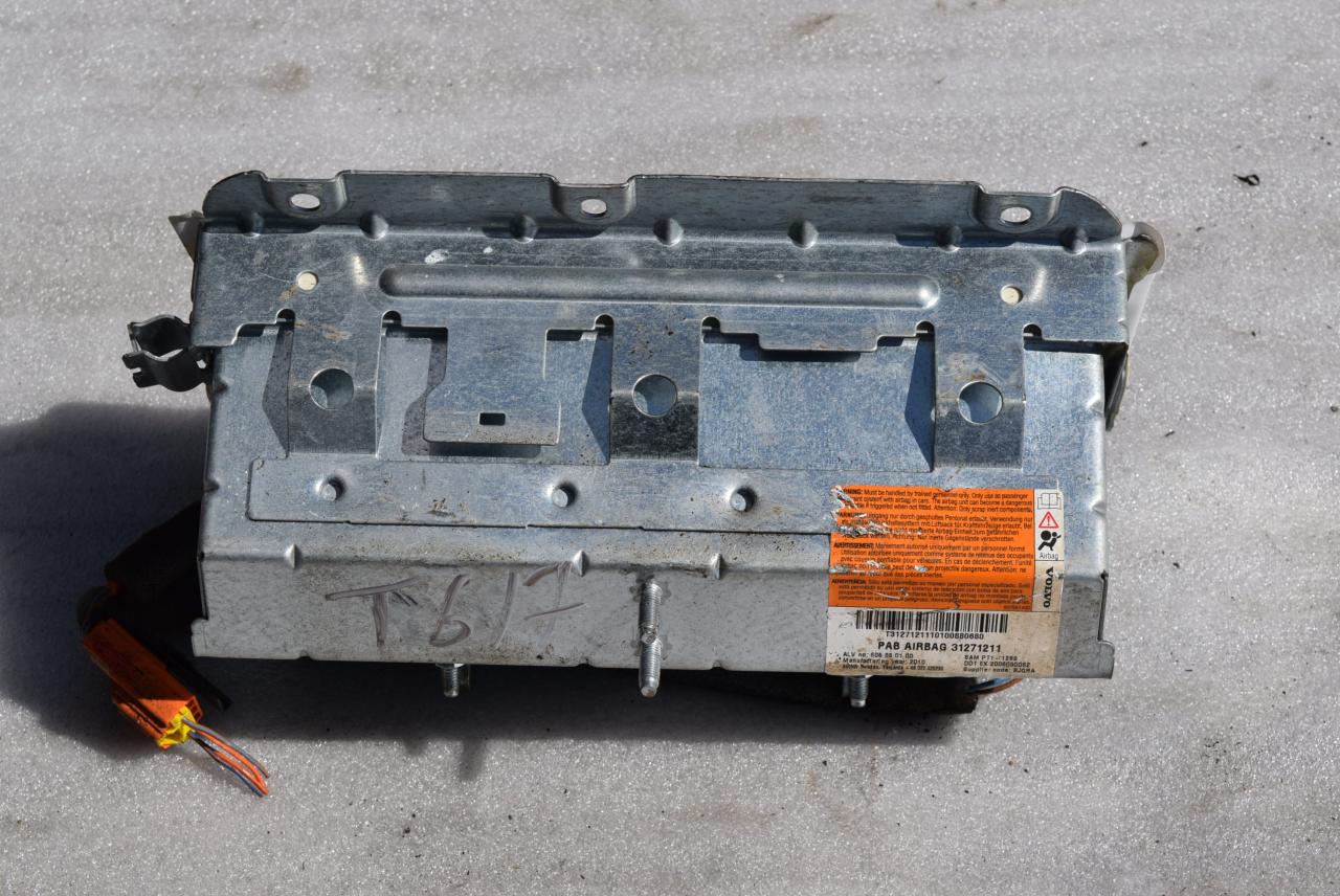 подушка безопасности пассажира Volvo XC70 3 поколение 2010, 2.4 л., D5, D 5244 T10, дизель, АКПП, универсал, полный привод, 31271211 - фото №1