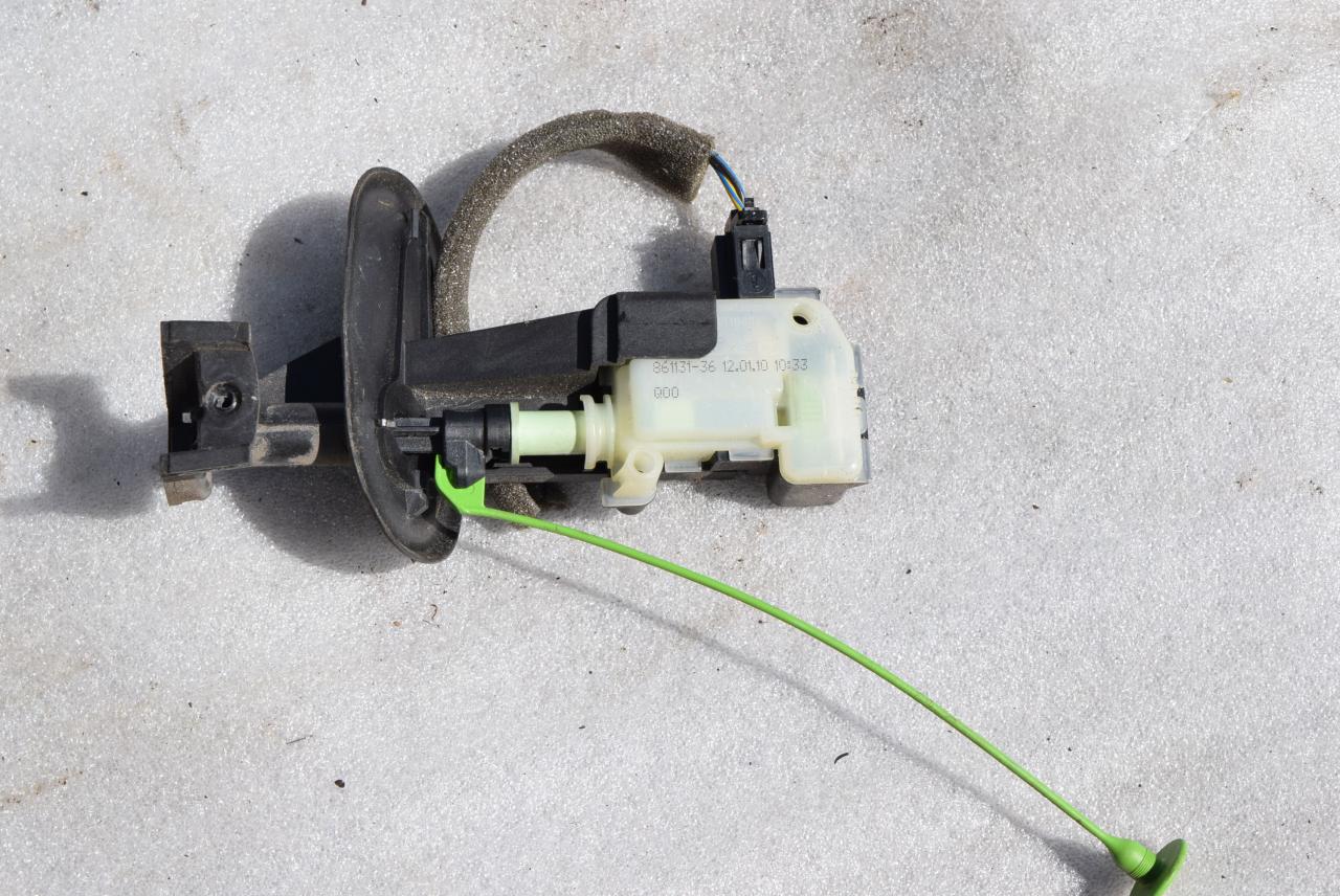 замок лючка топливного бака Volvo XC70 3 поколение 2010, 2.4 л., D5, D 5244 T10, дизель, АКПП, универсал, полный привод, 86113136 - фото №1