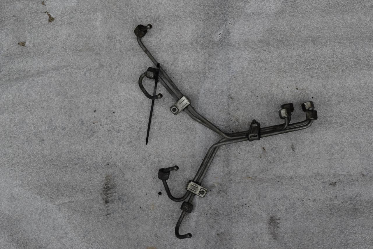 трубка топливная Chrysler Voyager 2 поколение 1993, 2.5 л., 09B, дизель, МКПП, минивэн - фото №1