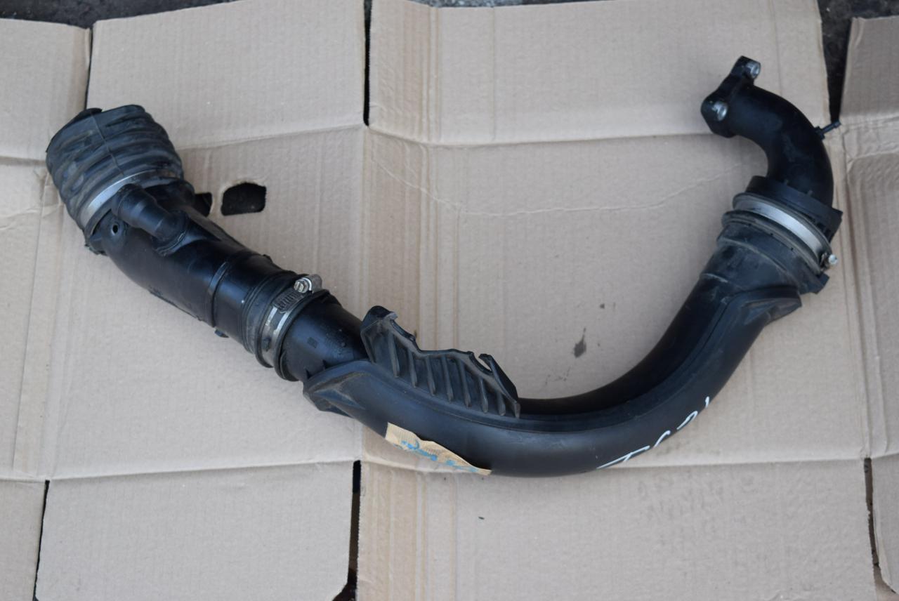 патрубок интеркулера Volvo S60 2 поколение 2011, 1.6 л., B 4164 T3, бензин, АКПП, седан, 31338336, 31338561 - фото №1