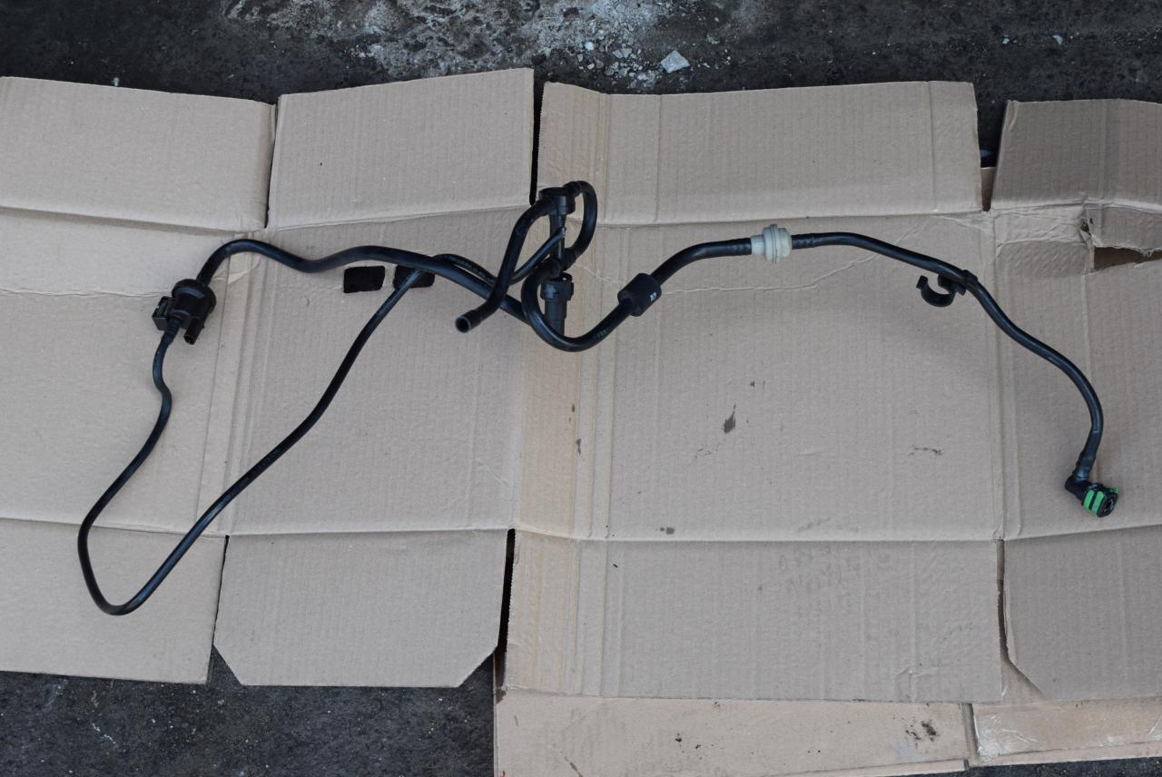 трубка вентиляции бака Volvo S60 2 поколение 2011, 1.6 л., B 4164 T3, бензин, АКПП, седан, AG9N9C915AA - фото №1