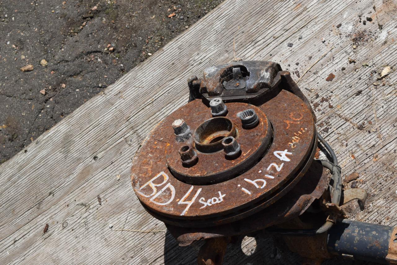 суппорт передний левый SEAT Ibiza 3 поколение 2004, 1.4 л., дизель, МКПП, хетчбэк 5 дв. - фото №1
