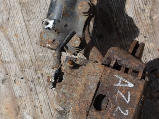 суппорт передний левый Volkswagen Polo 3 поколение [рестайлинг] 2000, 1.4 л., бензин, хетчбэк 5 дв.