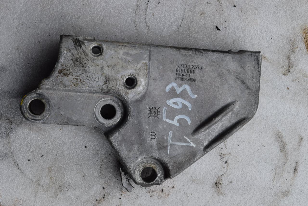 кронштейн двигателя Volvo XC70 2 поколение 2001, 2.4 л., Ti, B 5244 T3, бензин, АКПП, универсал, полный подключаемый привод, 9180996 - фото №1