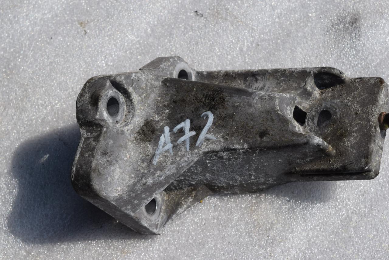 кронштейн двигателя Volvo S80 1 поколение 2000, 2.0 л., B 5204 T, бензин, МКПП, седан, передний привод, 9445231 - фото №1