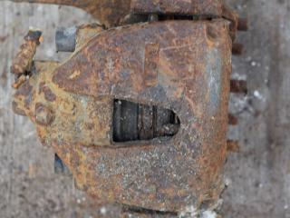 суппорт передний левый Mazda 3 1 поколение [рестайлинг] 2006, 1.6 л., дизель