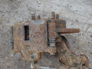 суппорт передний правый Nissan Micra 2 поколение (K11) 2000, 1.0 л., бензин