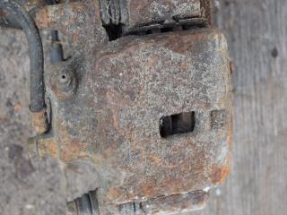 суппорт передний левый Subaru Legacy 1 поколение 1992, 2.0 л., бензин, универсал