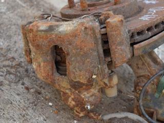 суппорт передний правый Toyota Avensis 1 поколение (T220) 1998, 1.6 л., бензин