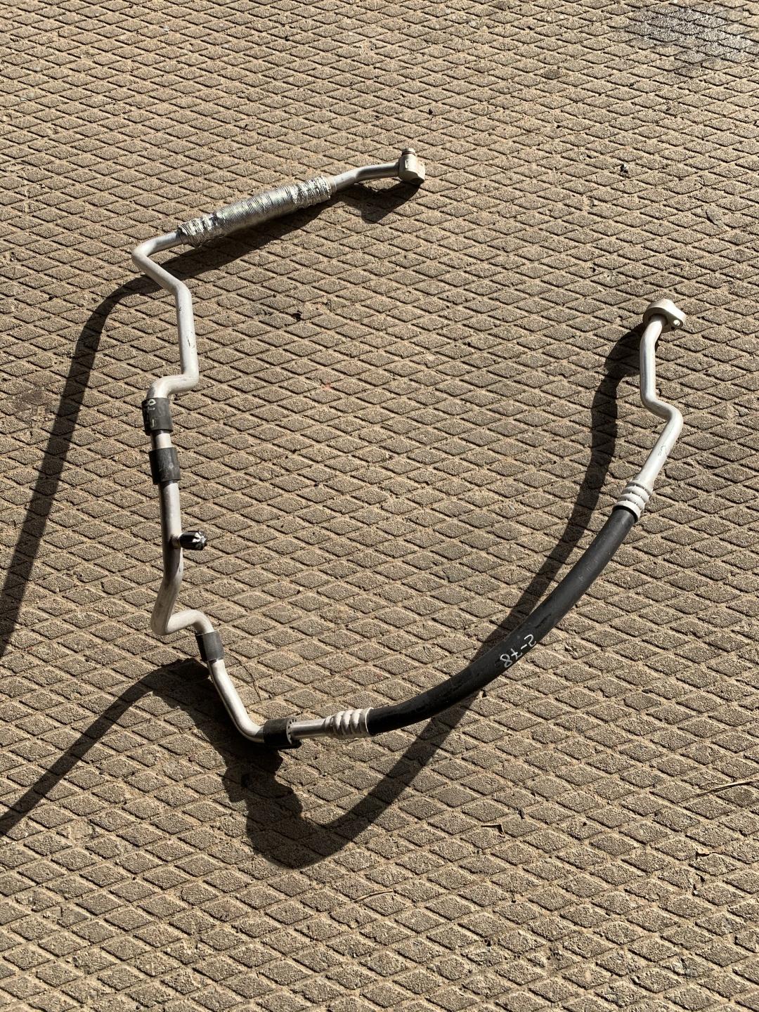 трубка кондиционера Volkswagen Passat B7 2013, 1.4 л., CAXA, бензин, универсал, 3C0820743CD - фото №1