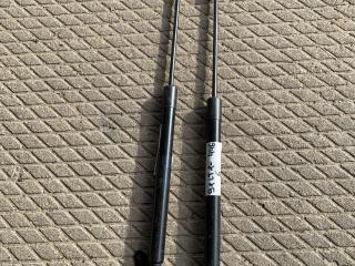 амортизатор крышки багажника (3-5 двери) Volkswagen Tiguan 1 поколение [рестайлинг] 2013, 1.4 л., CAVD, бензин, внедорожник 5 дв., 5N0827550D