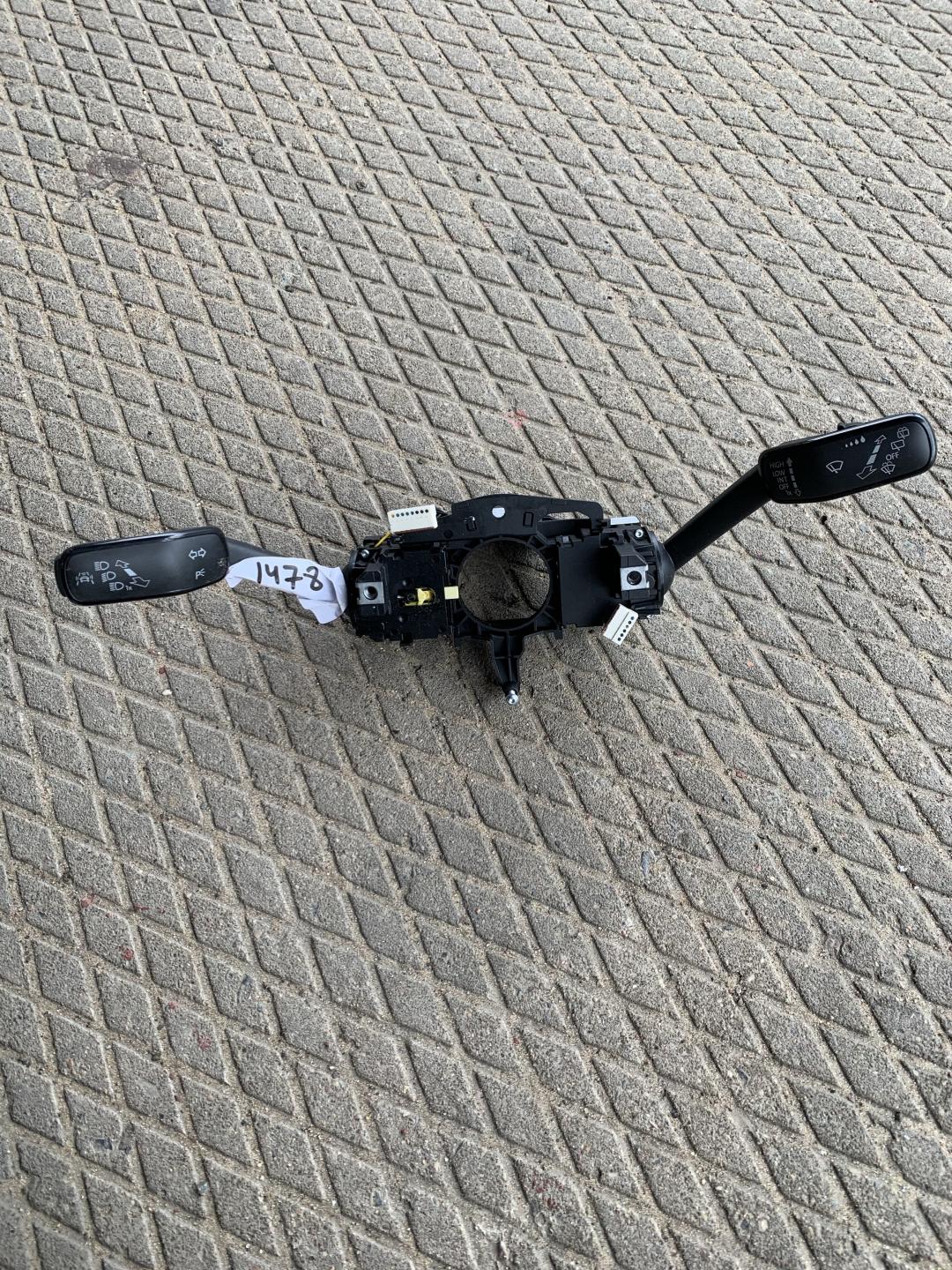 переключатель подрулевой (стрекоза) Volkswagen Golf 7 поколение 2016, 2.0 л., CRLB, дизель, хетчбэк 5 дв., 5Q0953507CM, 5Q0953507 - фото №1