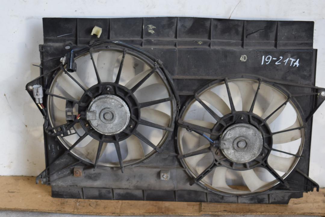 вентилятор радиатора Toyota Auris 1 поколение 2007, 2.2 л., 2AD-FHV, дизель, МКПП, хетчбэк 5 дв., 160400R050 - фото №1