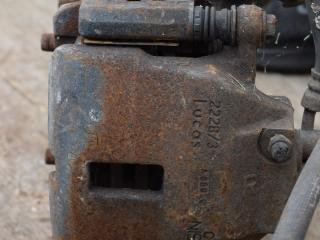 суппорт передний правый Nissan Almera N16 2001, 1.8 л., бензин, хетчбэк 5 дв.