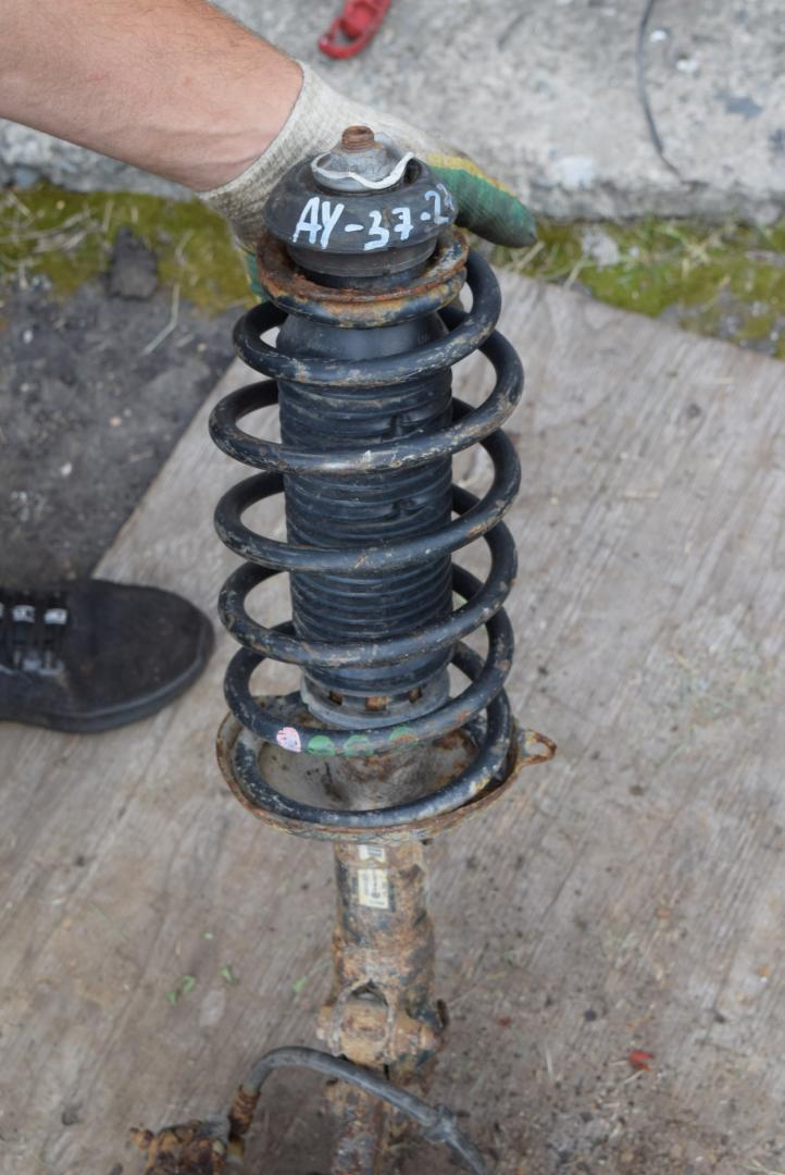 амортизатор передний Volkswagen Polo 3 поколение 1995, 1.0 л., бензин, 6N0413031J - фото №1