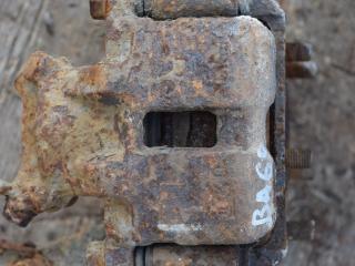 суппорт передний правый Daihatsu Terios 1 поколение J100 [рестайлинг] 2001, 1.3 л., бензин