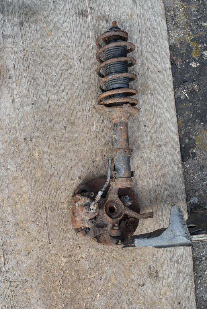 амортизатор передний Volkswagen Polo 3 поколение 1998, 6N0413031J - фото №1