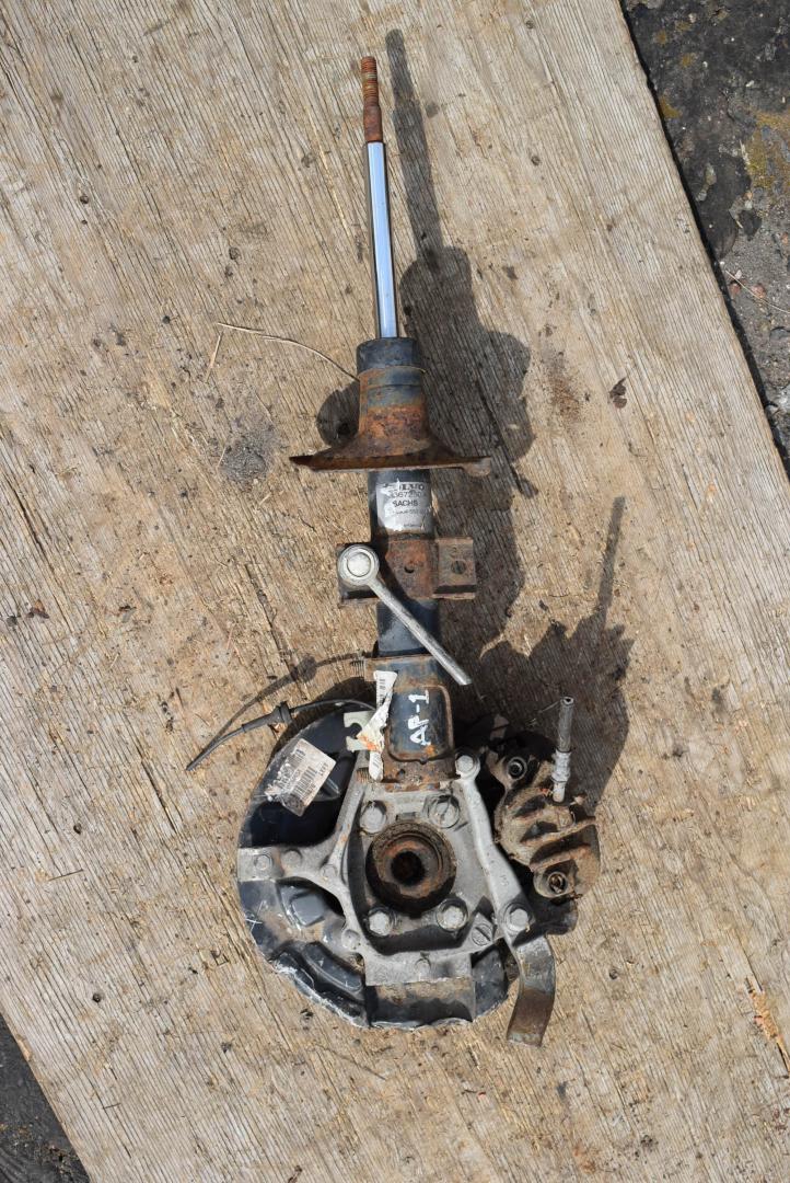 амортизатор передний Volvo V70 2 поколение 2002, 2.5 л., дизель, МКПП, универсал, 8667250A - фото №1