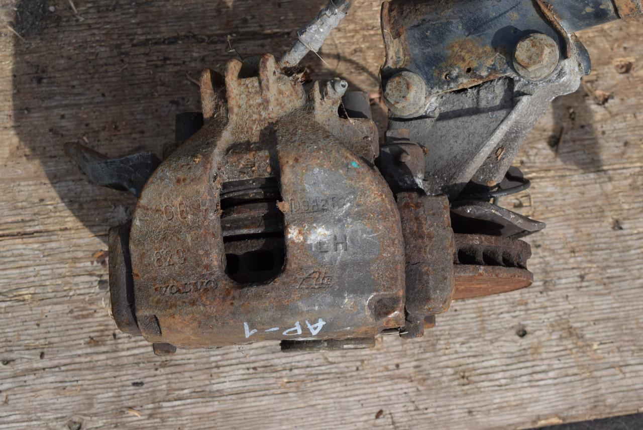 суппорт передний левый Volvo V70 2 поколение 2002, 2.5 л., дизель, МКПП, универсал - фото №1