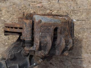 суппорт передний правый Nissan Serena С23 [2-й рестайлинг] 1999, 1.6 л., бензин