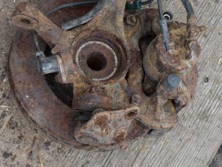 ступица передняя левая Toyota Avensis 1 поколение (T220) 1998, 1.6 л., бензин