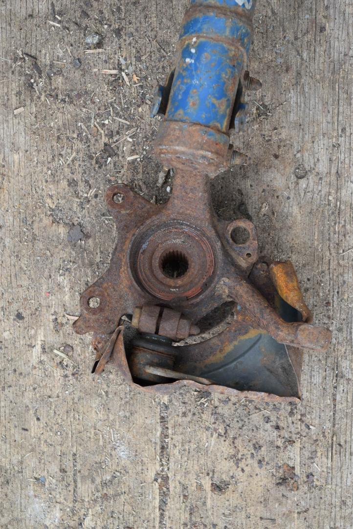 ступица передняя правая Volkswagen Golf 3 поколение 1994 - фото №1