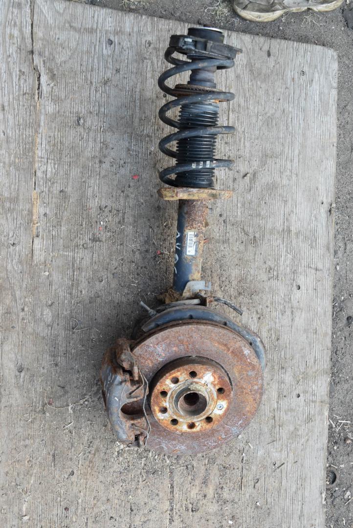 амортизатор передний левый Skoda Octavia 2 поколение (A5) 2004, 1.9 л., дизель, МКПП, хетчбэк 5 дв. - фото №1