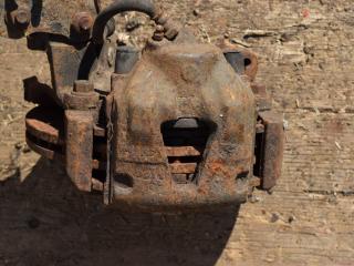 суппорт передний правый Kia Clarus 1 поколение 1997, 2.0 л., бензин, седан