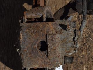 суппорт передний правый Volkswagen Polo 3 поколение 1999, 1.4 л., бензин