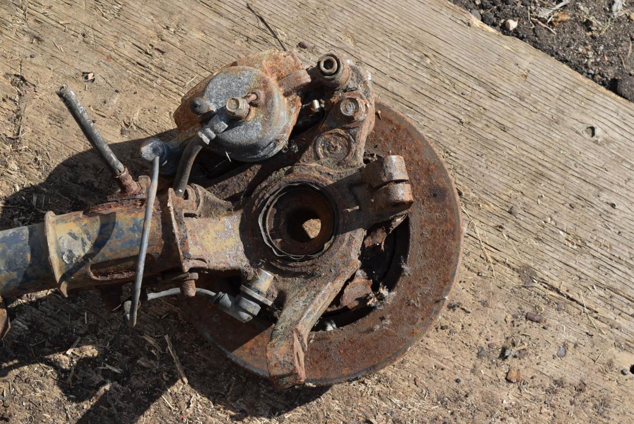 ступица передняя левая Mazda Xedos 6 1 поколение 1998, 2.0 л., бензин - фото №1