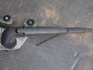 щеткодержатель задний Toyota Urban Cruiser 1 поколение 2012, 1.4 л., 1ND-TV, дизель, МКПП, хетчбэк 5 дв., 8524152140