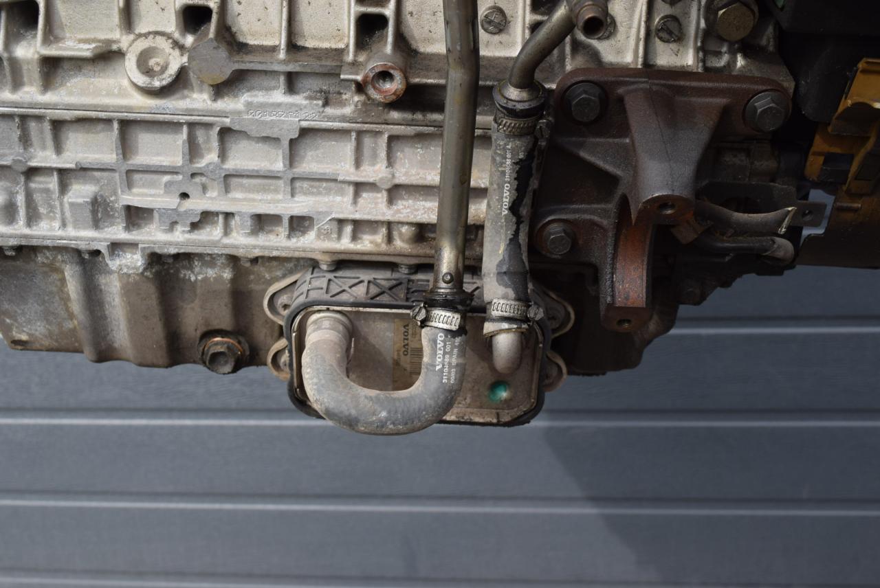 радиатор масляный Volvo S80 1 поколение 2002, 2.4 л., i, B 5244 S2, бензин, МКПП, седан, 9497225, 31104689, 31104688 - фото №1