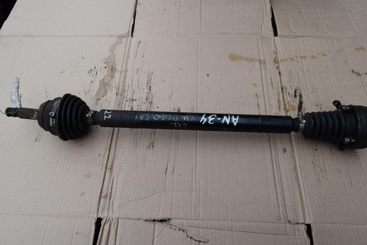 полуось передняя правая (приводной вал, ШРУС) Volkswagen Polo 3 поколение 2001, 1.4 л., бензин - фото №1