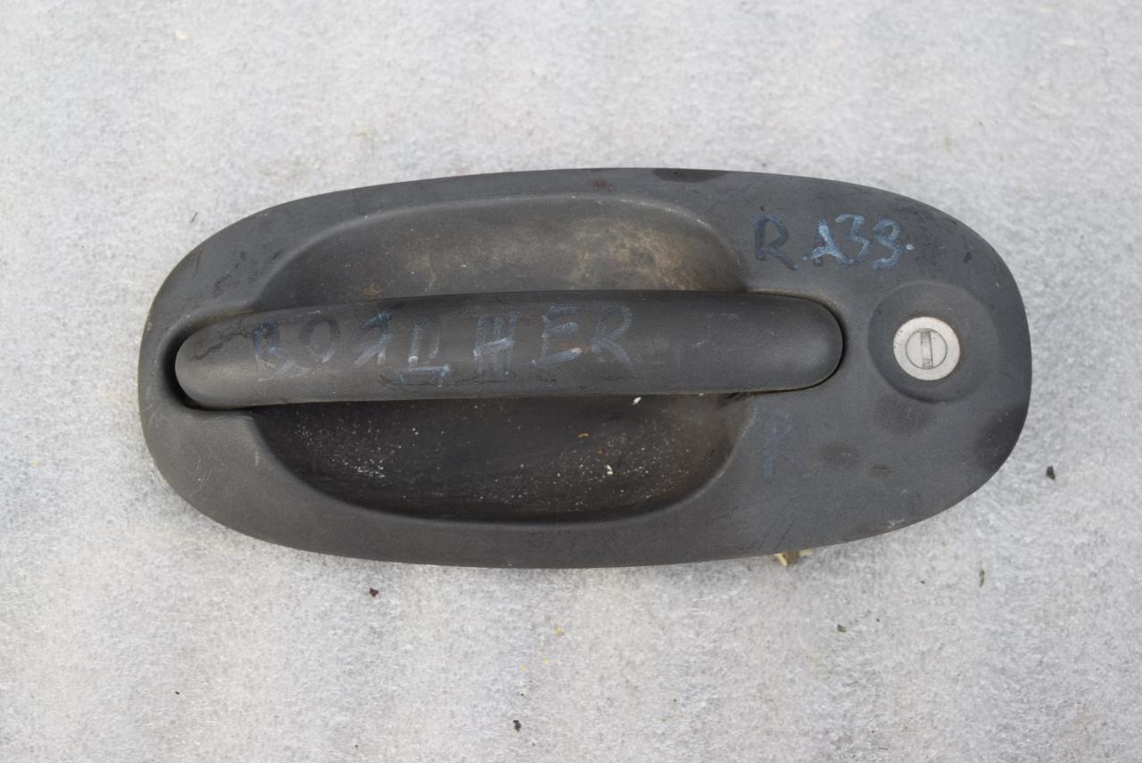 ручка наружная двери сдвижной Chrysler Voyager 3 поколение 1998, 2.5 л., дизель, 04717400A - фото №1