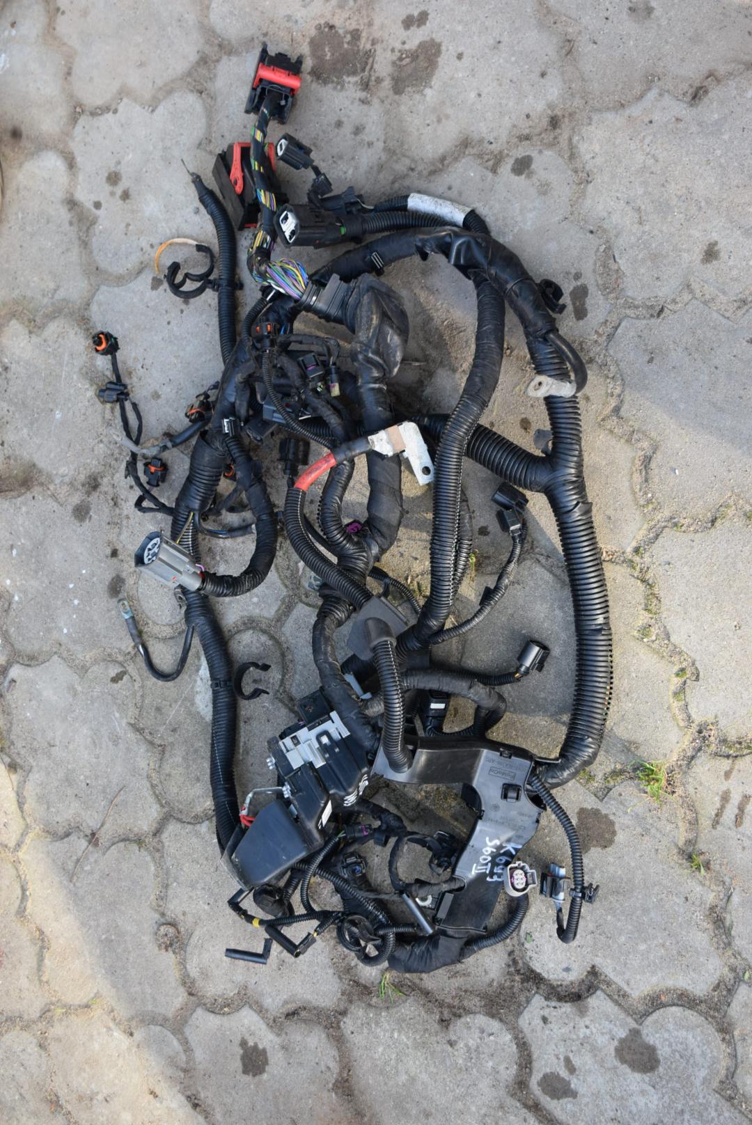 проводка двигателя Volvo S60 2 поколение 2011, 2.0 л., дизель, АКПП, серый, седан, правый руль - фото №1