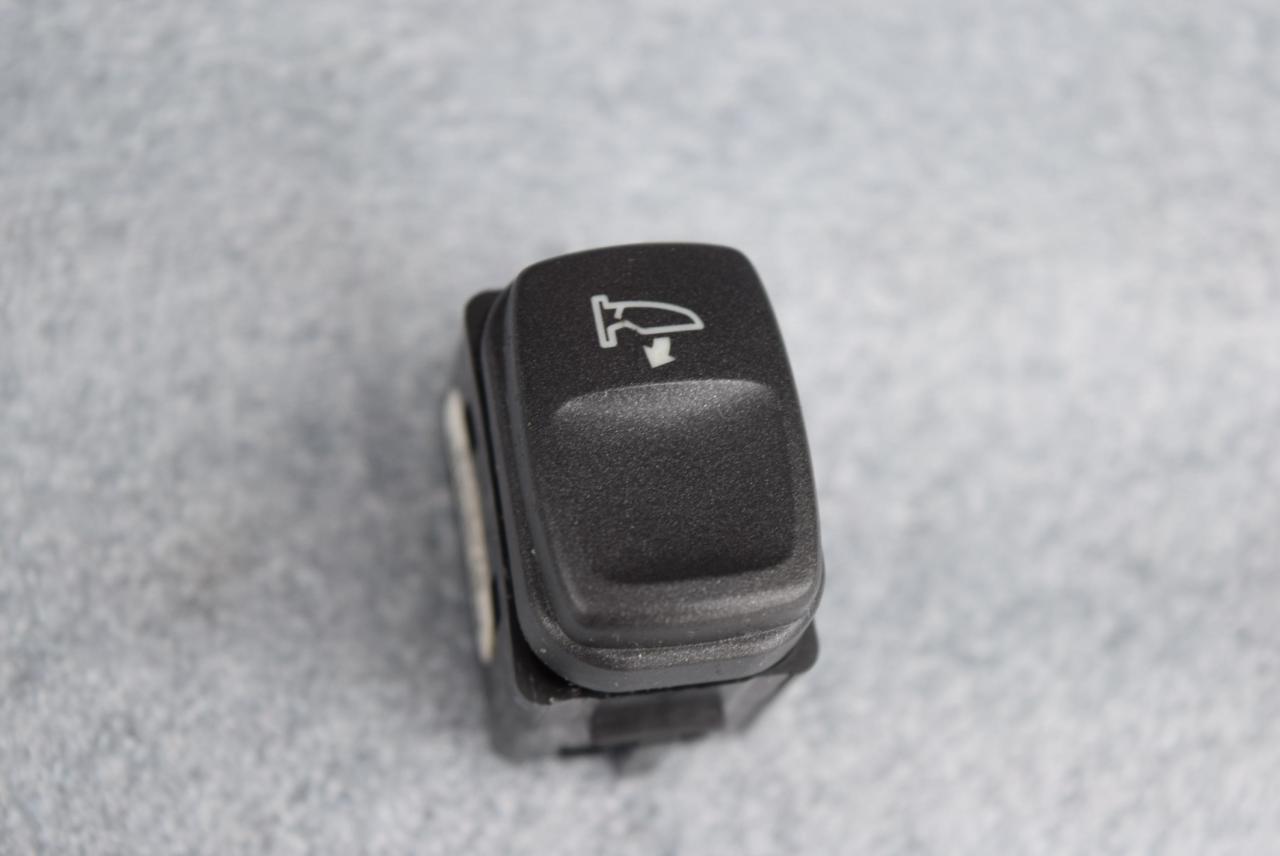 кнопка (выключатель) Volvo S80 1 поколение 2002, 2.9 л., i, B 6294 S, бензин, АКПП, седан, передний привод, 9168276 - фото №1