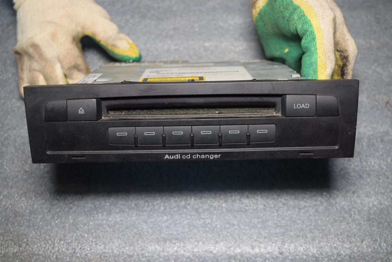 CD-чейнджер Audi Q7 4L 2008, 3.0 л., TDi, CASA, дизель, АКПП, полный подключаемый привод, 4L0910110B - фото №1